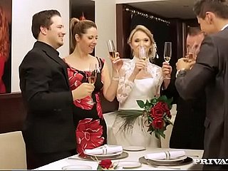 Waiter fucked tôi vì chồng tôi không biết làm thế nào để fuck