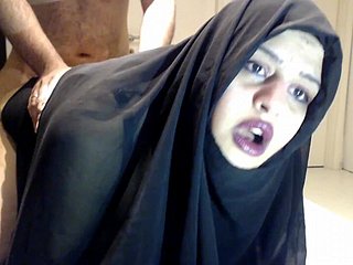 الدهون الملاعين امرأة مسلمة في المنزل