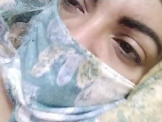 Real Arabisch-islamitische Mom masturbeert haar kutje Om Extreme Orgasm On Porno Hijab Cam en shows Feet