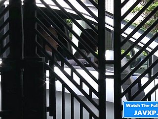 Hot Asian MILF fucked door haar baas