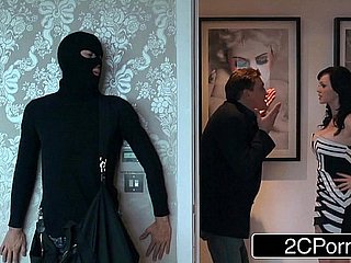 سہ اور میں اپنے شوہر کے لئے چل رہا ہوں - جیسمین جیمز