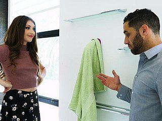 Handome Hunkはホットブルネットエレナコシカに興味があります