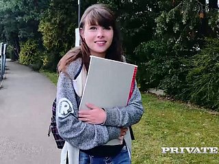 Pelumas Brunette Babe Luna saingan adalah bercinta dengan tutornya