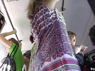 Hete kont blootgesteld in upskirt video