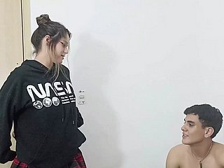 Mi hermanastra llega tarde a casa y depress castigo grove sexo duro