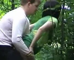 Pasangan Rusia di Hutan