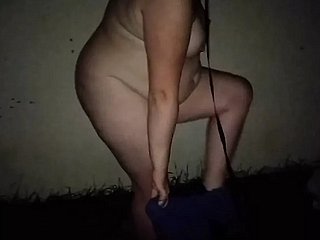 노예와 주님. 밤. 밖의. 전체 누드