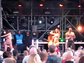 nu sur scène gogo filles à ague rave-techno concert 2