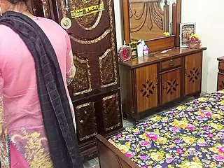 사우디 큰 엉덩이 뜨거운 계모 옷을 다림지
