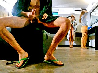 Campuran Petualangan Ruang Tangguh: Bagian Kedua dari Petualangan, Mengedipkan Ayam untuk Dua Bitches dan Cumshot yang Sangat Besar