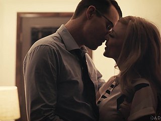 Pulchritude femme âgée Nina Hartley a une liaison avec un bel homme