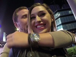 Odebrane krągłe seksowne Nympho Kleio Valentien footle pieprzony w hotelu