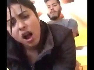 عرب خلجی، مقعد جنسی، گھر میں دوست