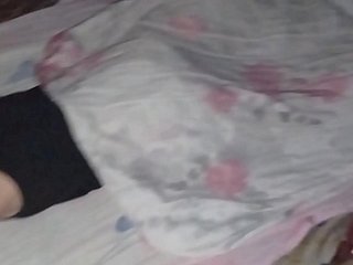 Acordei a empregada para me dar sexo, gozamos muito