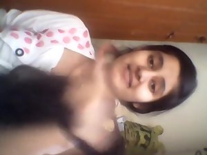 सही स्तन के साथ GF