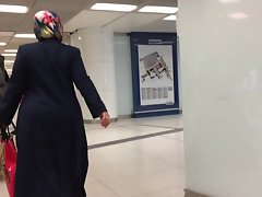 Hijab butin de With an eye to