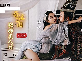 Gadis Cina dengan tetek besar yang cantik menghisap batang besar sangat dalam dan meniduri gaya doggy dengan air mani