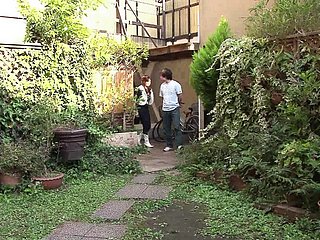 Jóvenes asiáticos 23 bekommt Jeans zerrissen und wird von dos typen gefickt