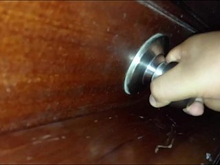 التجسس على زوجة أبي الكبيرة أثناء نومها