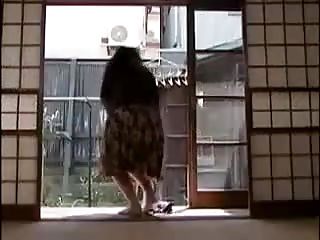 Azgın Japon ev kadını mobilya becerdin