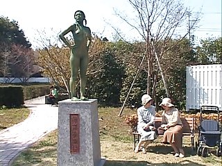 아시아 동상 여성