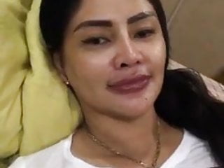 インドネシアMILFダーク乳首が透けて見えます