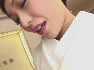 섹시한 일본 여자는 scuking 하드 수탉을 사랑