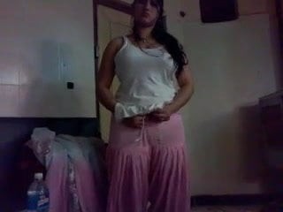 Uncompromised paquistanês Milf foder seu jovem amante