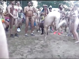 Uwielbia tańczyć nago publicznie, kocham ją nad wanking
