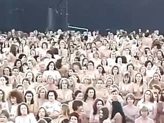5000 shorn people getting one's hands be offended by the photographer who makes books