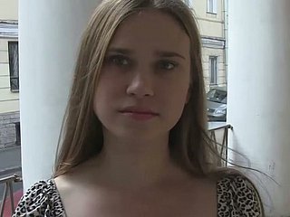 Больной человек снимает застенчивый любитель верхом его реверс