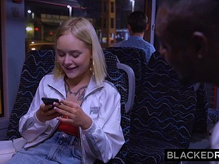 BLACKEDRAW في طريق بيتها أخذت التفاف لبعض بي بي سي