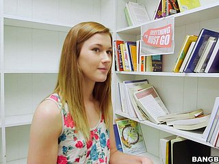 ความงาม Redhead Alaina ดอว์สันได้รับเจาะในกล้อง POV
